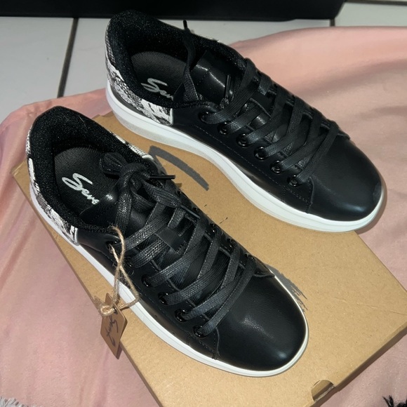NWT Seven7 Miki sneakers Black/Snake Size 7 - Picture 1 of 5